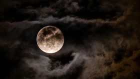 Luna Plină din martie 2024 aduce mari provocări pentru aceste zodii. Află dacă ești printre cei afectați de evenimentul astronomic